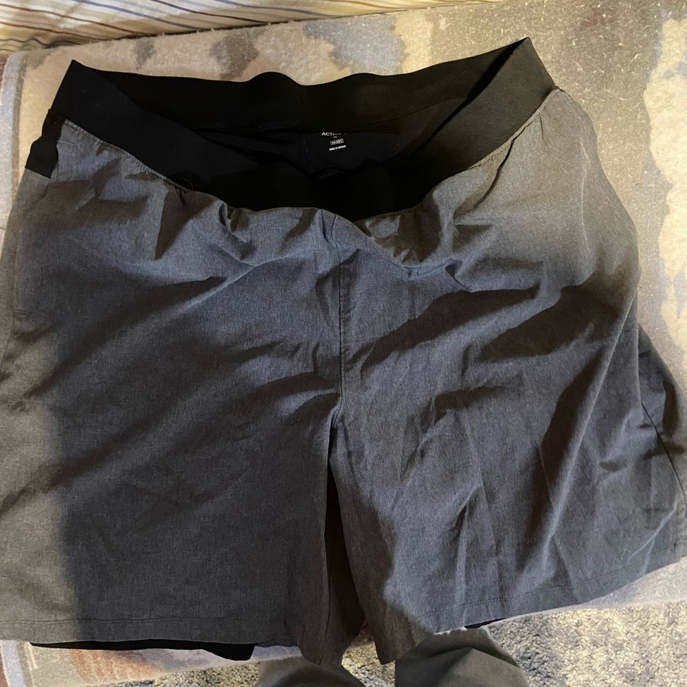 Never worn old navy athletic shorts